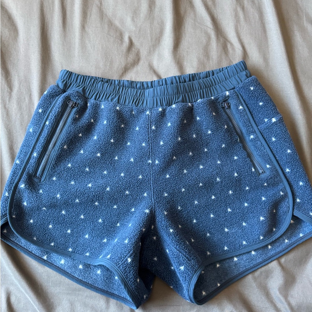 Outdoor Voices primo fleece blue with white dots shorts